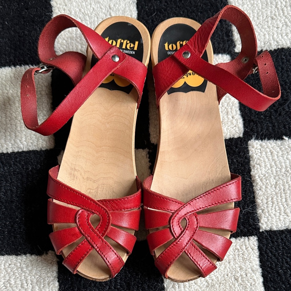 Swedish Hasbeens Toffel Red Clog Sandals | 39